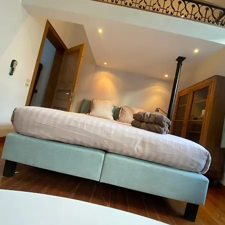 Artist's Loft & Garden Отель типа 