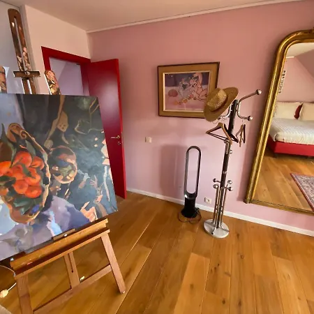 Artist's Loft 3*